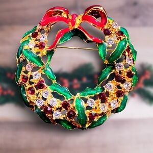 Vintage Christmas Wreath Enamel and Red and White Rhinestone Brooch